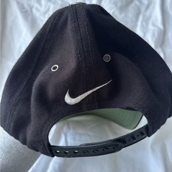 Nike Vintage Black Hat with White Logo - Picture 2 of 5